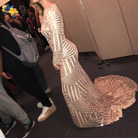 Prom dress - Picture 2 of 4